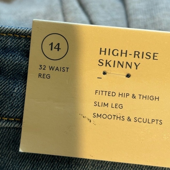 WJ2. NWT Universal Thread Reg Skinny two tone denim Reg14 - Picture 3 of 4